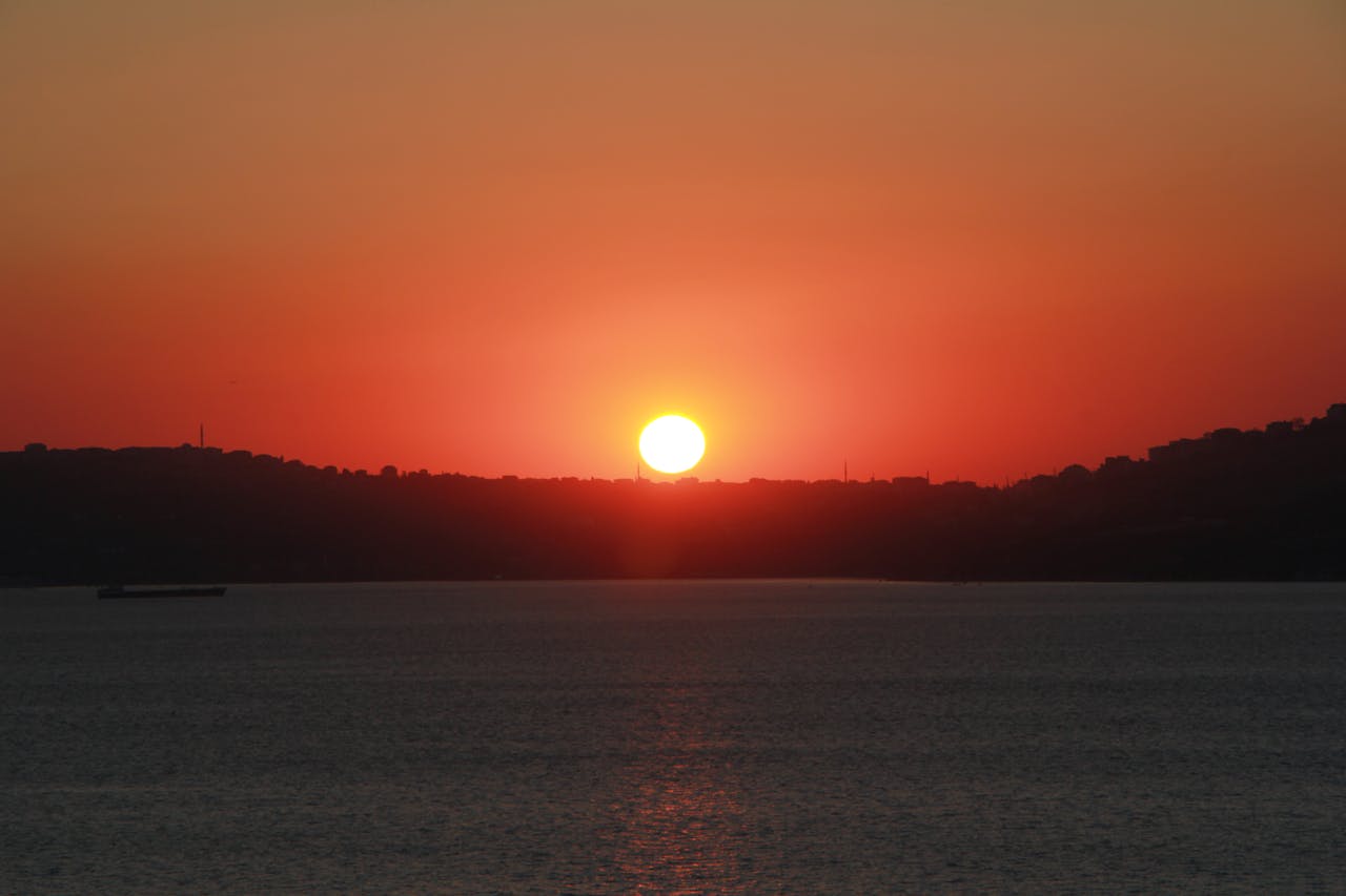 why-choose-us A serene and vibrant sunset with a vivid sky over a calm ocean horizon.